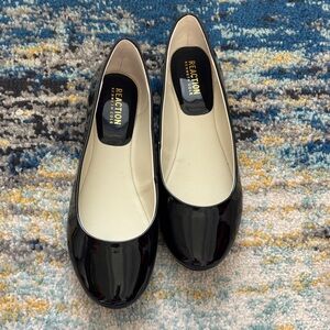 NWT Kenneth Cole Reaction women Slip On.